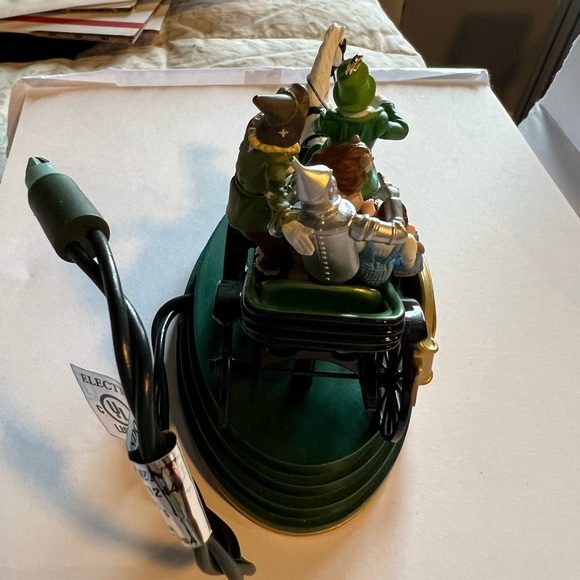 Hallmark Wizard of Oz. Horse of a different color. - Picture 7 of 11